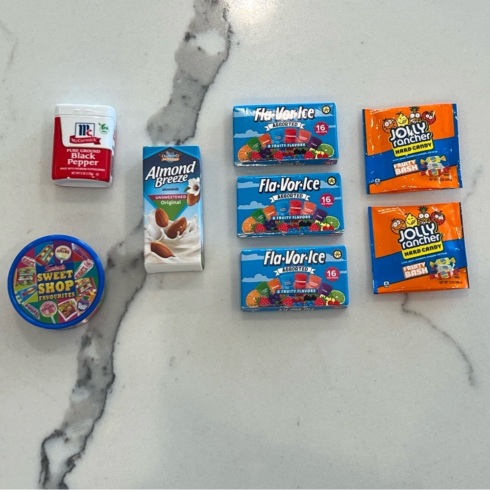 Lot of 8 Zuru Mini Brands